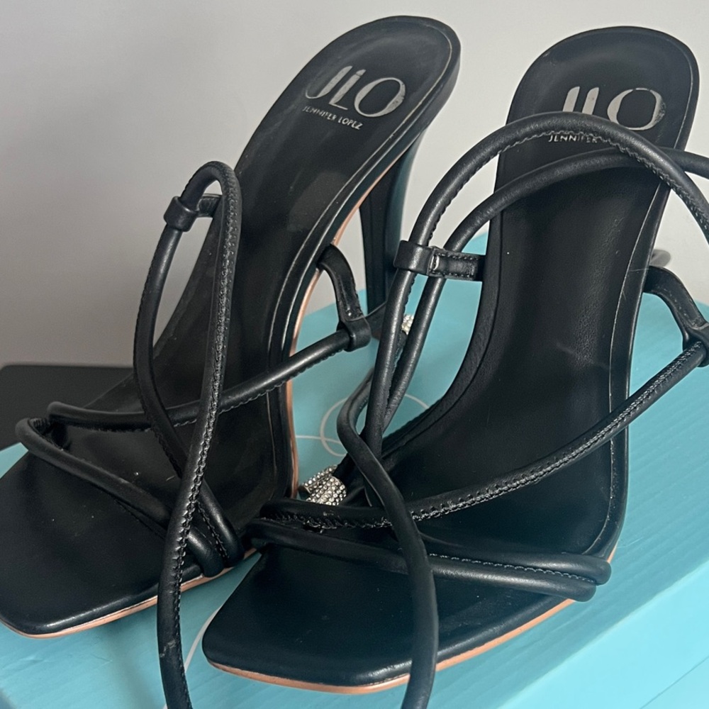 Jennifer Lopez Elegant Black Heels